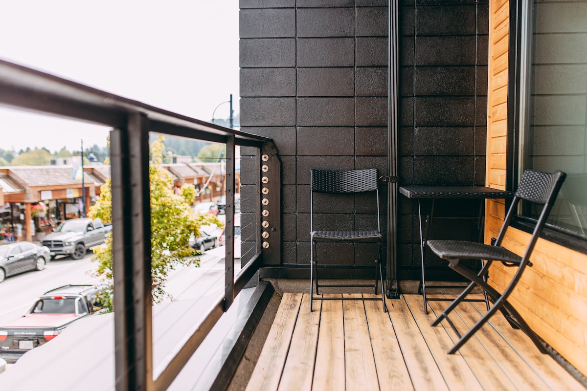 Private covered deck at Bed and Beachcomber